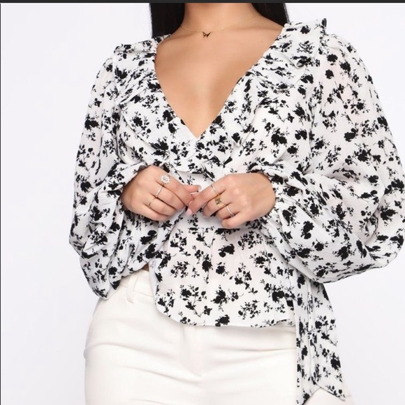 Fashion Nova white floral balloon sleeve blouse - Picture 1 of 2